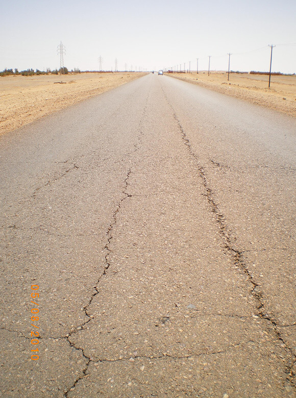 Longitudinal cracking on the road