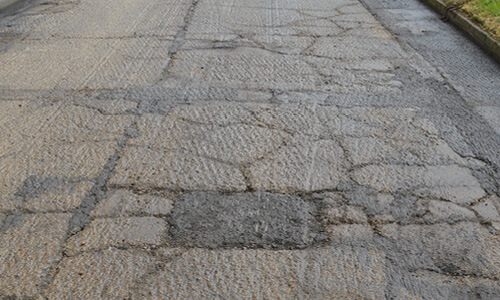 Block cracking on the road